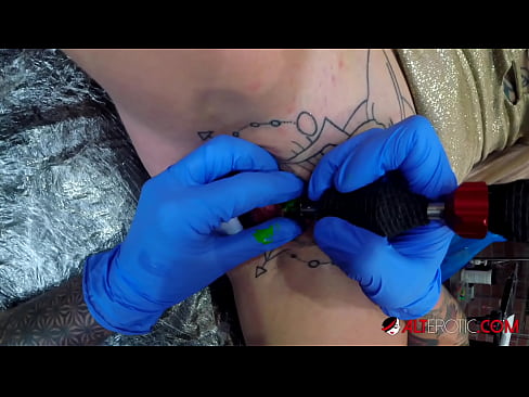 ❤️ Ekstremt tatoveret hottie Sully Savage fik en tatovering på sin klitoris ❤ Porn video at da.xxxshake.ru ❌️